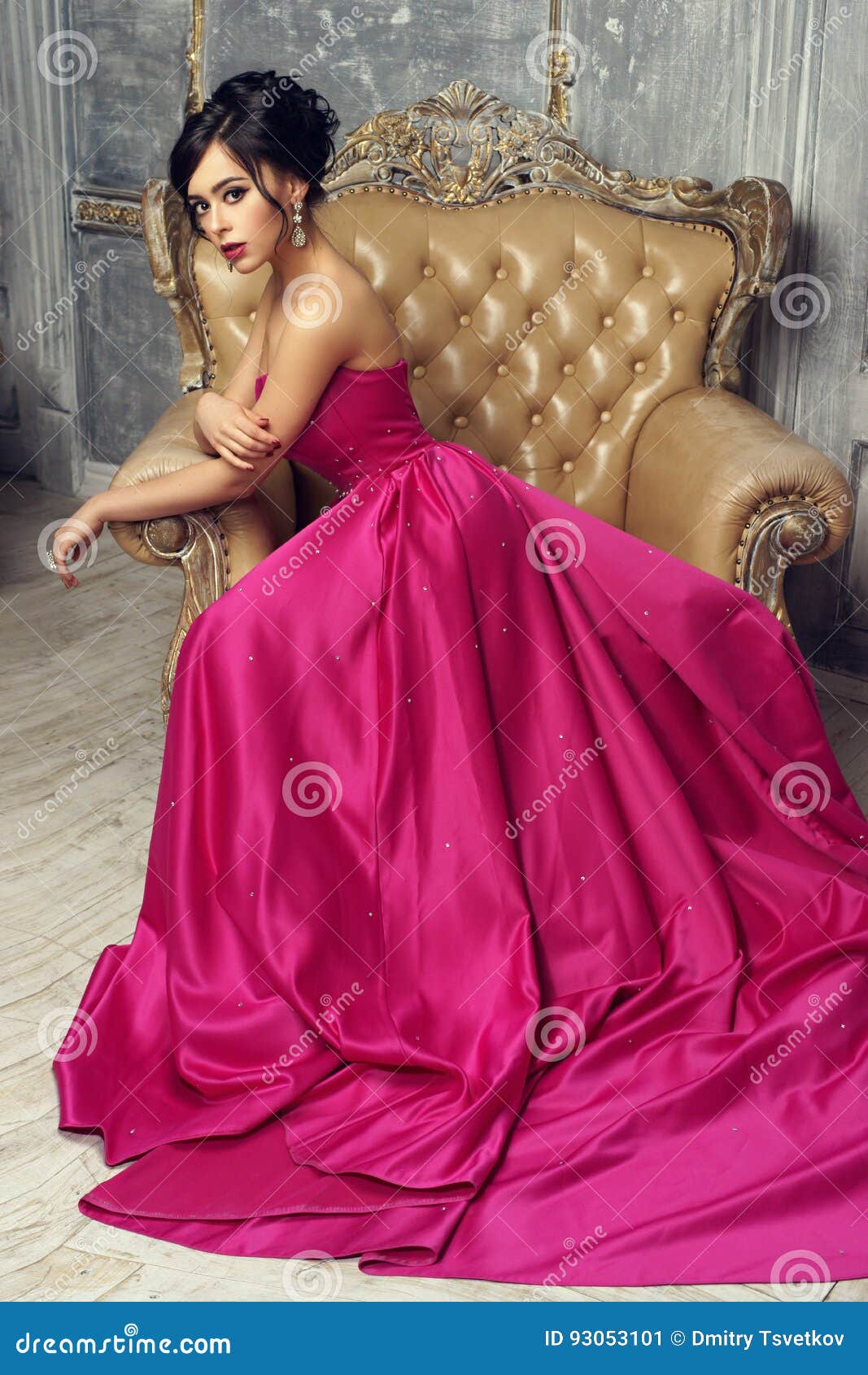 Tragendes Ballkleid Eleganter Dame Stockbild Bild Von Tragendes Dame