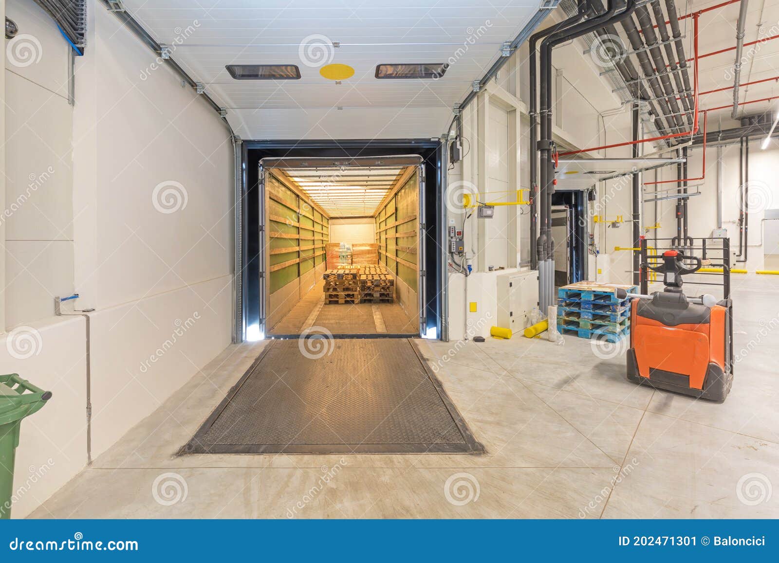 trailer loading bay