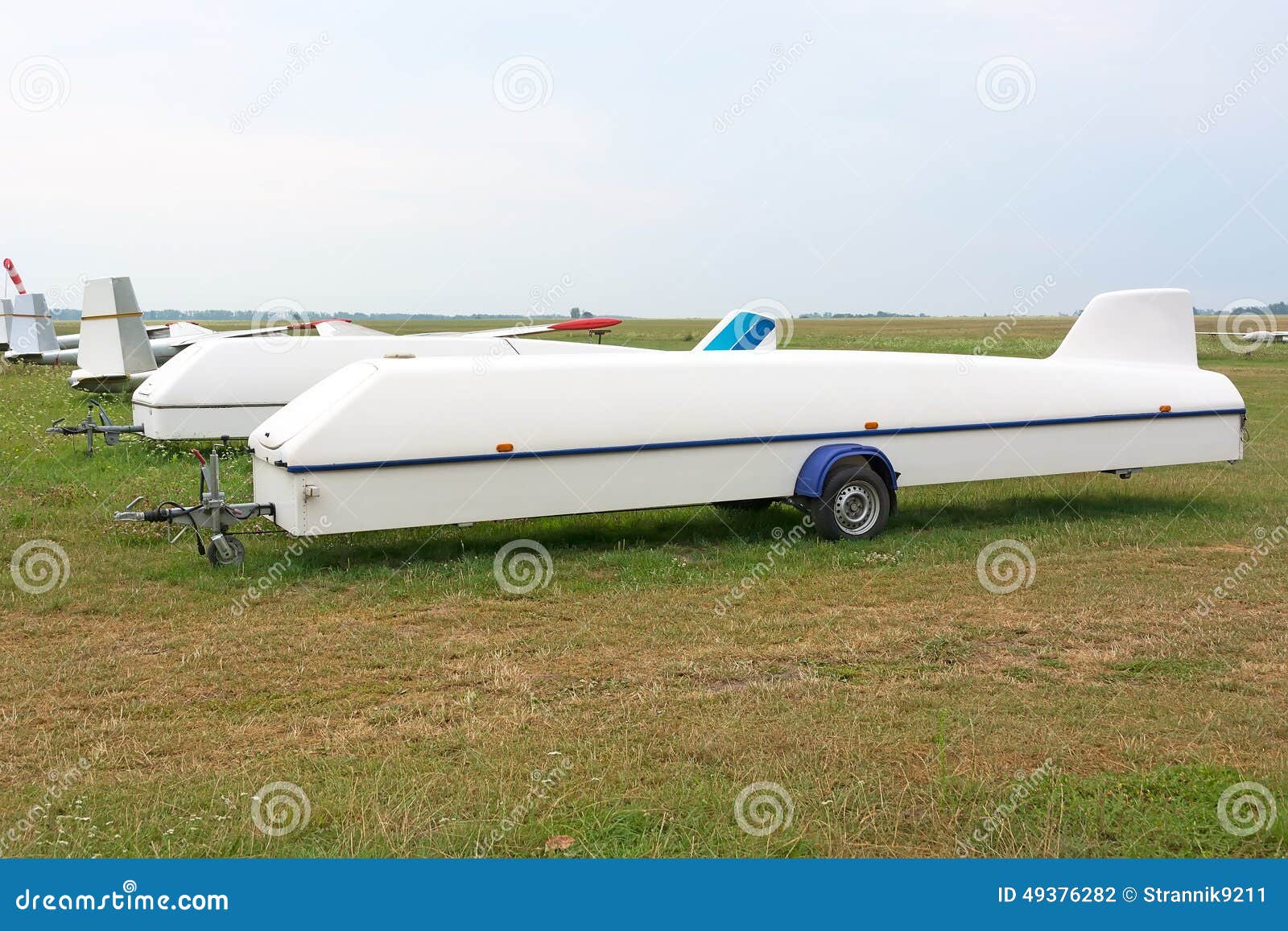 trailer-transportation-glider-standing-airfield-picture-taken-cloudy-day-overcast-49376282.jpg