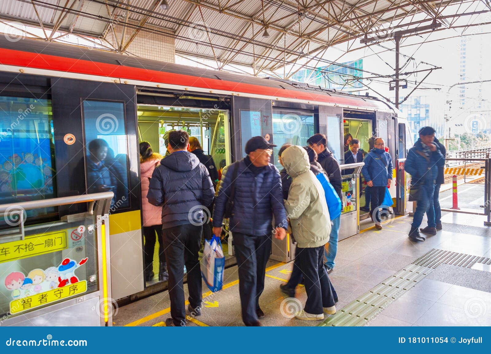 Train Shanghai Metro Station Undergorund Editorial Stock ...