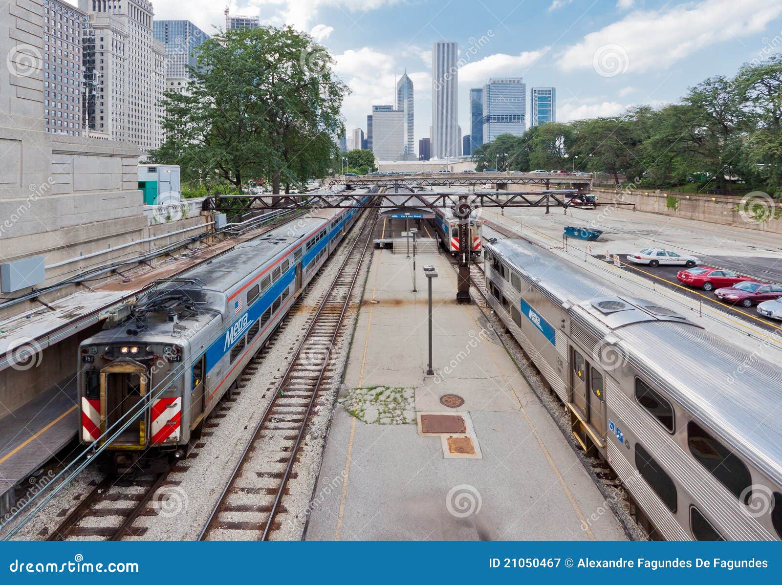 Train Tracks In Chicago Editorial Photography Image Of Wagons 21050467 train-tracks-in-chicago-editorial-photography-image-of-wagons-21050467