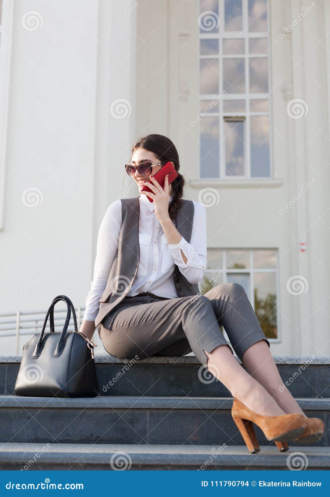 Traje De De La Mujer, Bolso, Teléfono Elegante Foto de archivo - de inteligente: 111790794