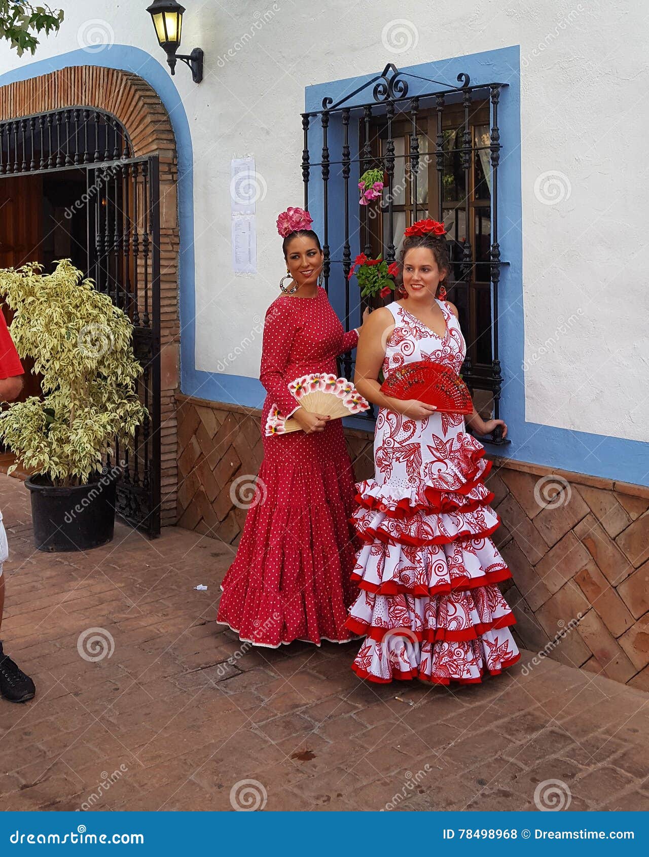 Feria Española Trajes Tradicionales Foto de archivo editorial - Imagen de  tradicional, trajes: 78498968, image size:1280x1690
