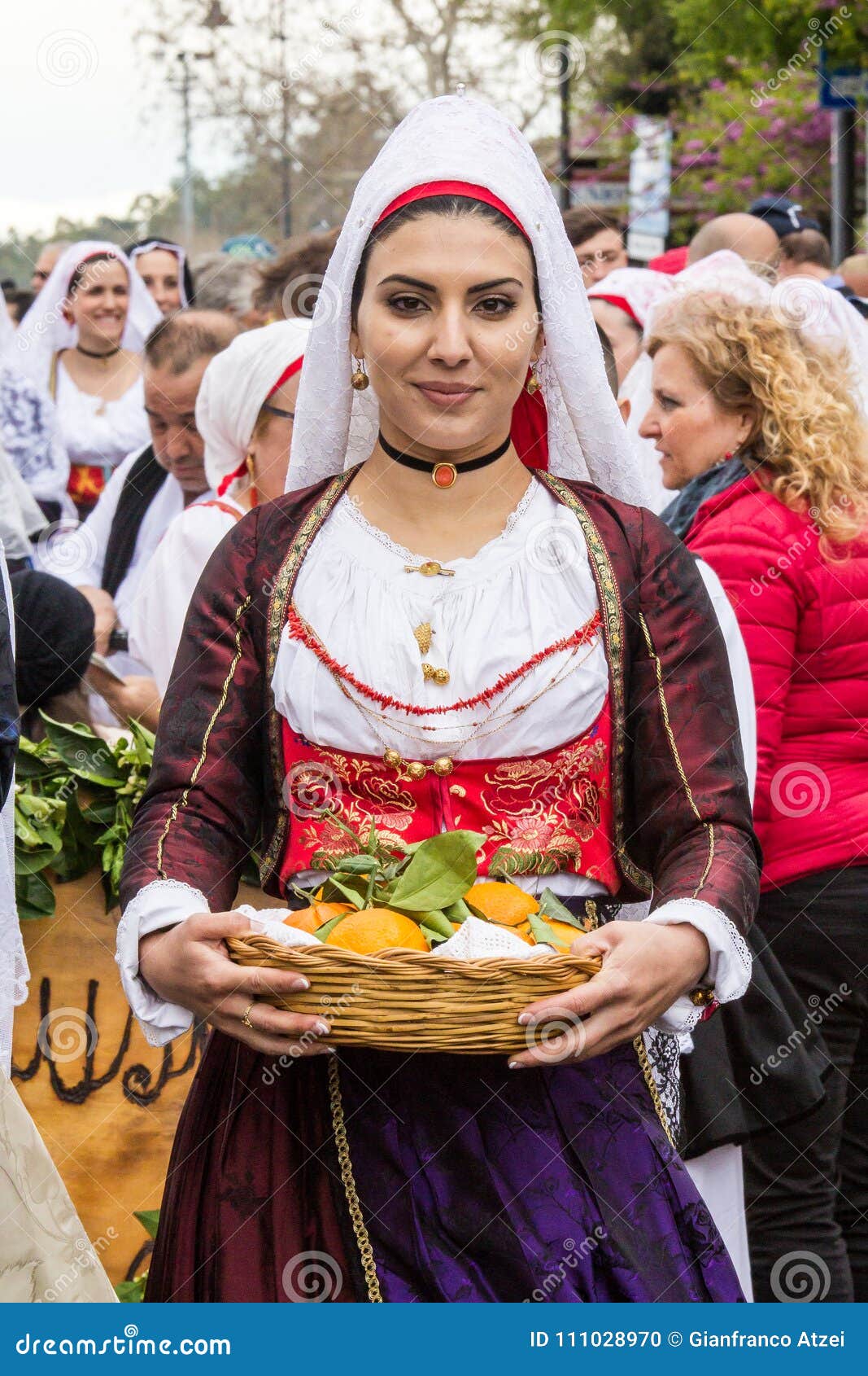 Trajes Tradicionales Sardos Imagen editorial Imagen de traje, color
