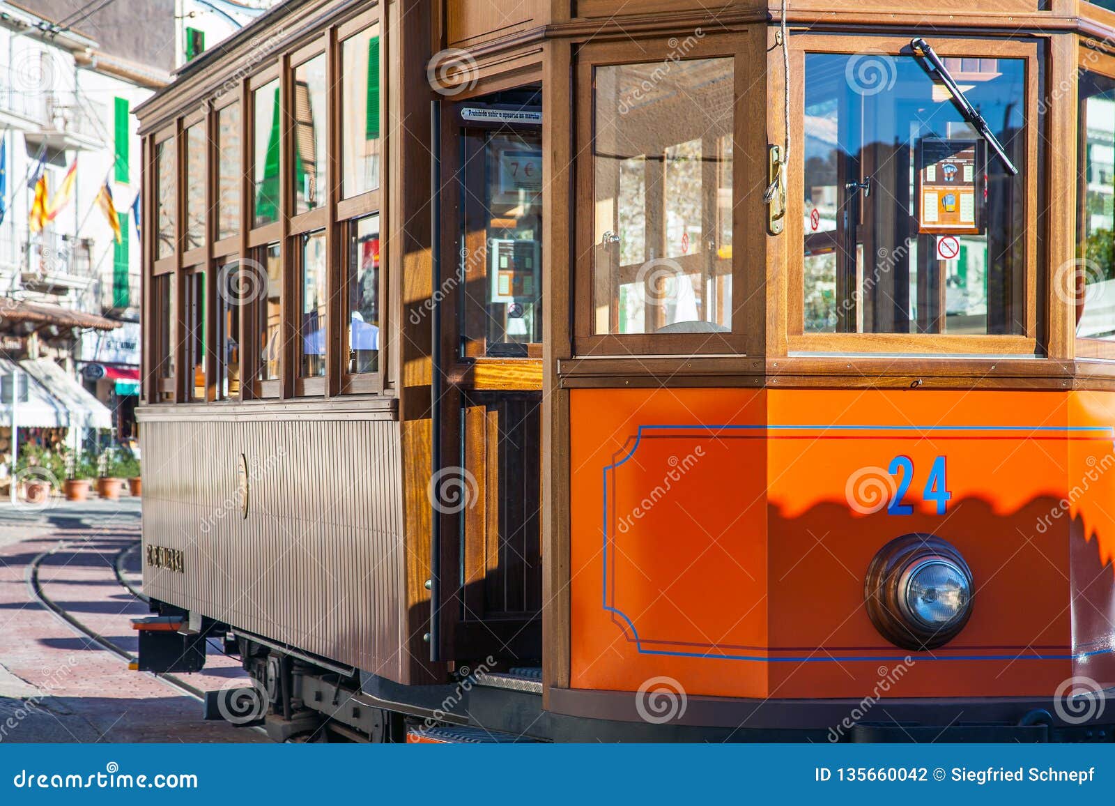 the tram in port de soller mallorca