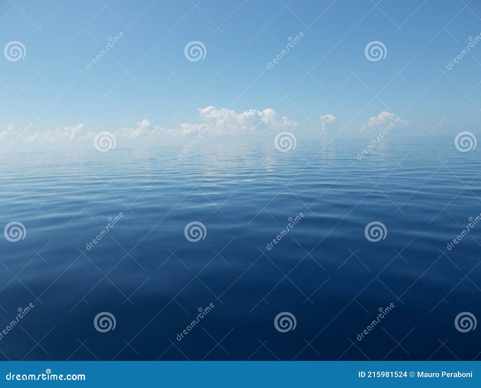 specchio d'acqua si confonde con cielo