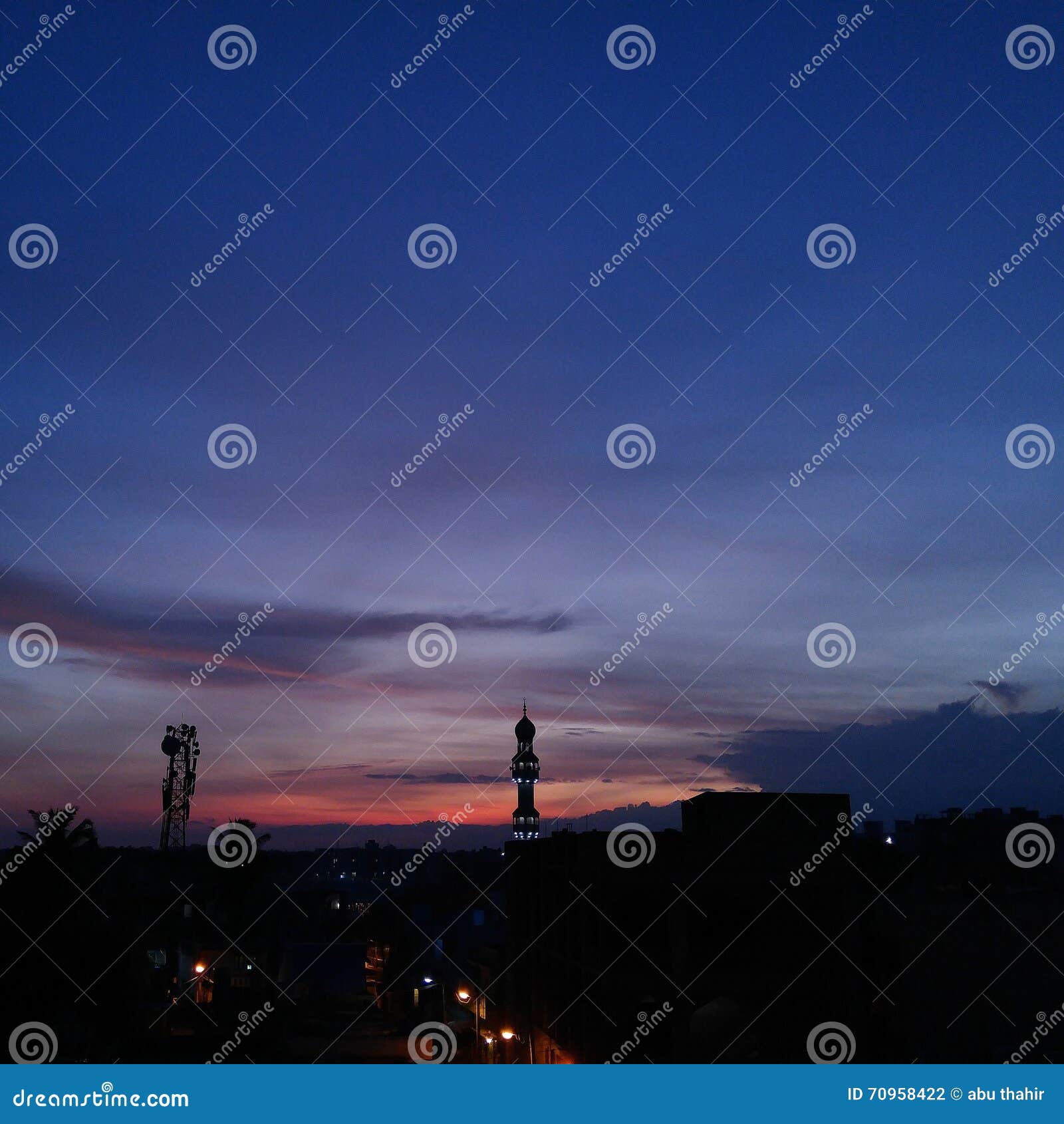 Tramonto del tetto!!!. Beautysunset bluesky di bellezza del niceclimate di sera della moschea