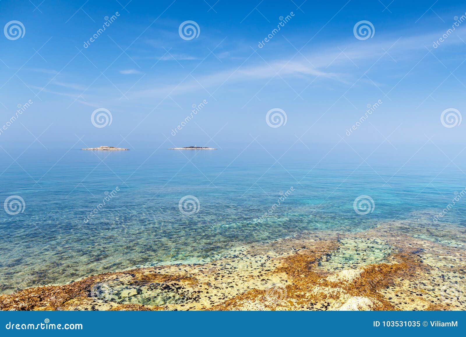 Tramonto pacifico sul mare. Tramonto pacifico sulla riva del mare adriatico