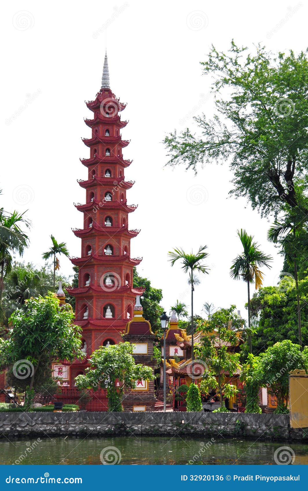 tran quoc pagoda in hanoi
