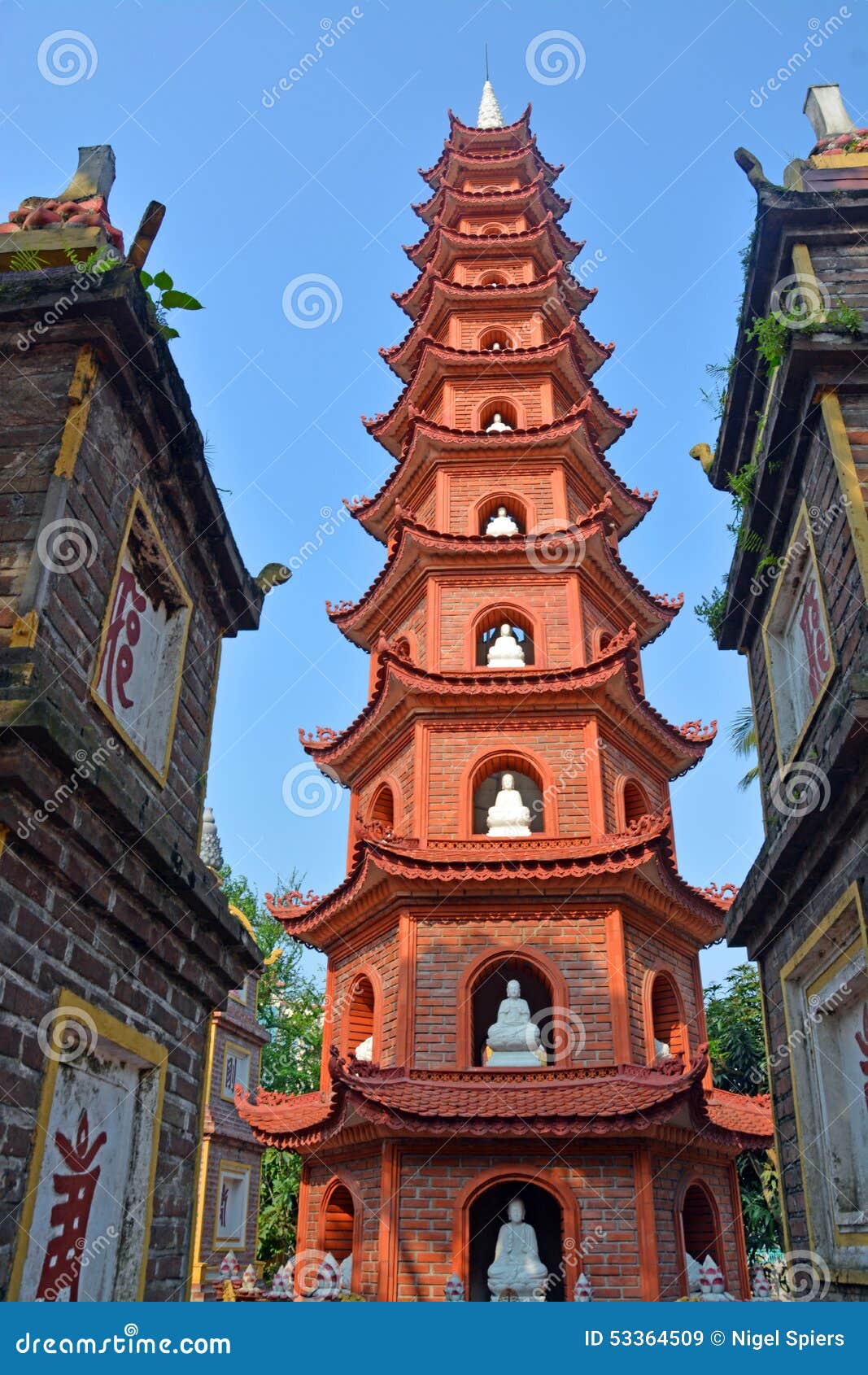 tran quoc pagoda west lake, hanoi