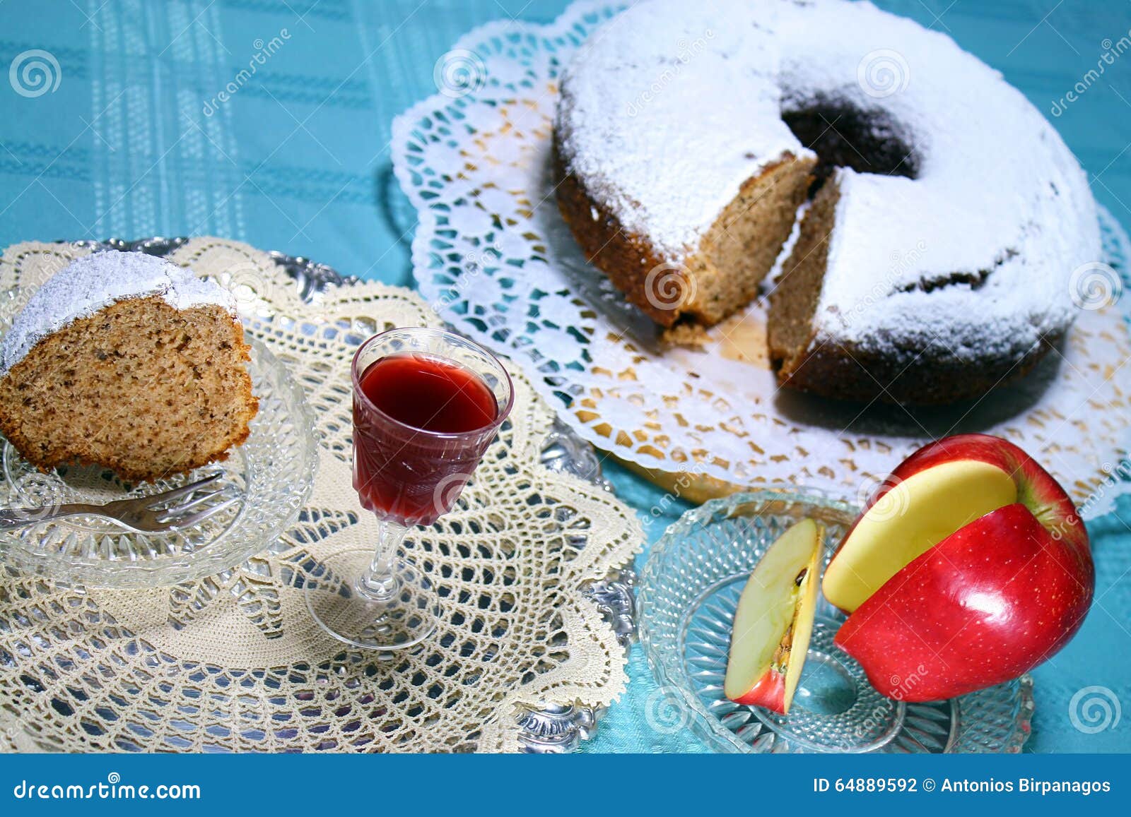 Tranche De Et Gateau Aux Pommes Avec La Boisson Alcoolisee Faite Maison Pour Un Festin 2 Photo Stock Image Du Pomme Sucre Tranche De Et Gateau Aux Pommes Avec La Boisson Alcoolisee Faite Maison Pour Un Festin 2 Photo Stock Image Du Pomme Sucre