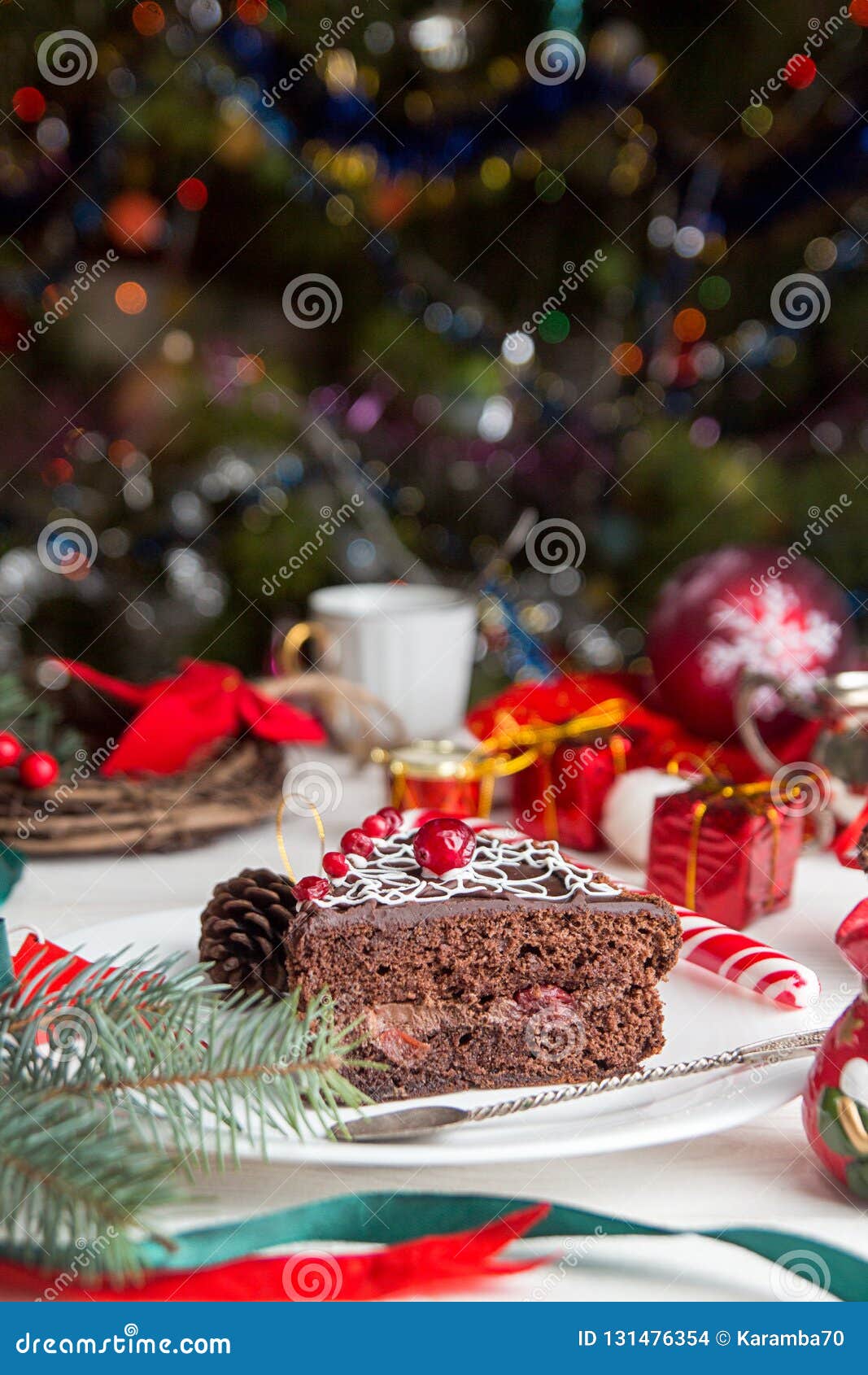 Tranche De Gateau De Chocolat Sucre Pour Le Reveillon De Noel Photo Stock Image Du Part Morceau Tranche De Gateau De Chocolat Sucre Pour Le Reveillon De Noel Photo Stock Image Du Part Morceau