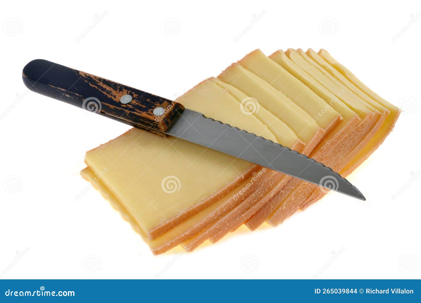 Tranches De Fromage Pour Raclette Avec Couteau Closeup Sur Fond Blanc Photo  stock - Image du repas, fromage: 265039844