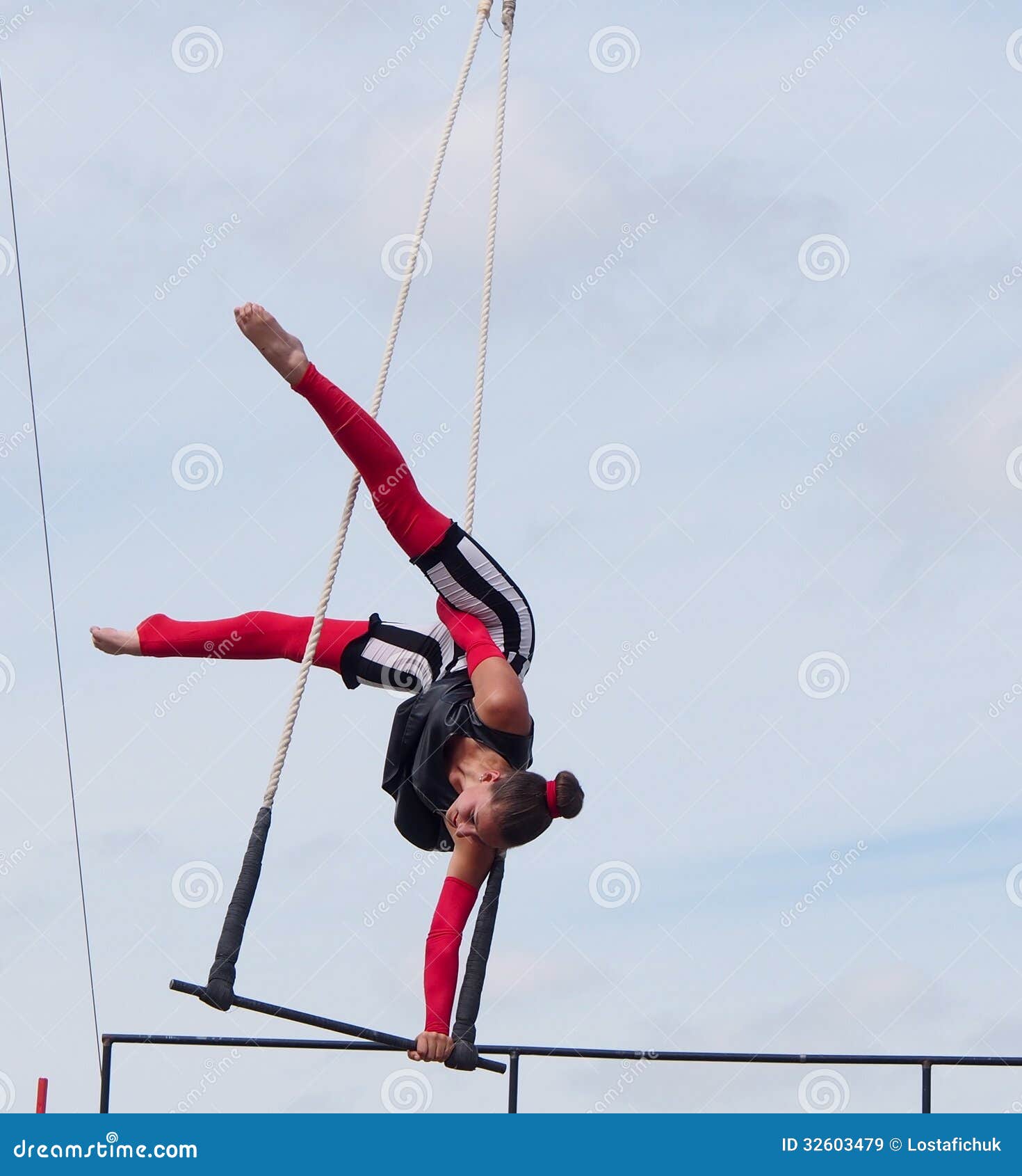 Trapeze Artist At Edmonton Alberta KDays 2013 Editorial Stock Image