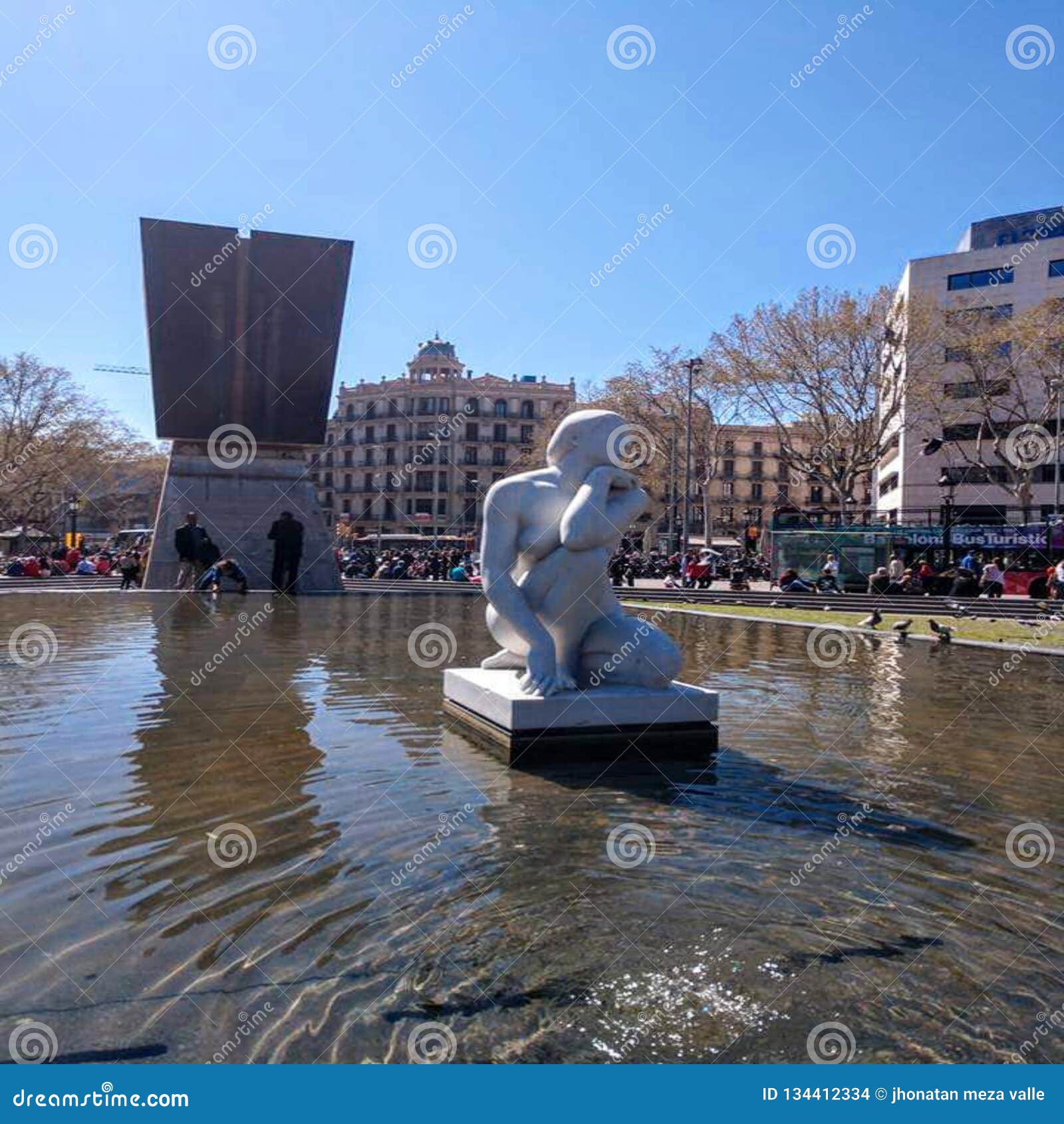 Barcelona Dowtown Sculptures Editorial Stock Image - Image of summer ...