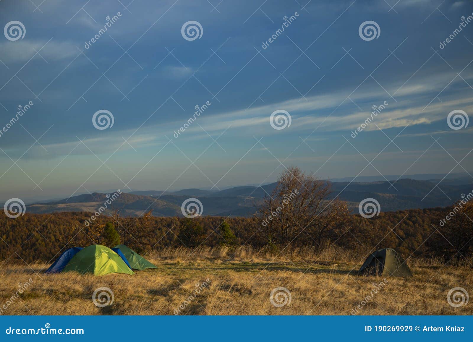 Suradam hoed Sta in plaats daarvan op Travel Life Style Landscape of Tent Camp Side on Highland Meadow Mountain Forest Nature Scenery Environment of Autumn September Stock Image - Image of mountain, equipment: 190269929 Suradam hoed Sta in plaats daarvan op Travel Life Style Landscape of Tent Camp Side on Highland Meadow Mountain Forest Nature Scenery Environment of Autumn September Stock Image - Image of mountain, equipment: 190269929