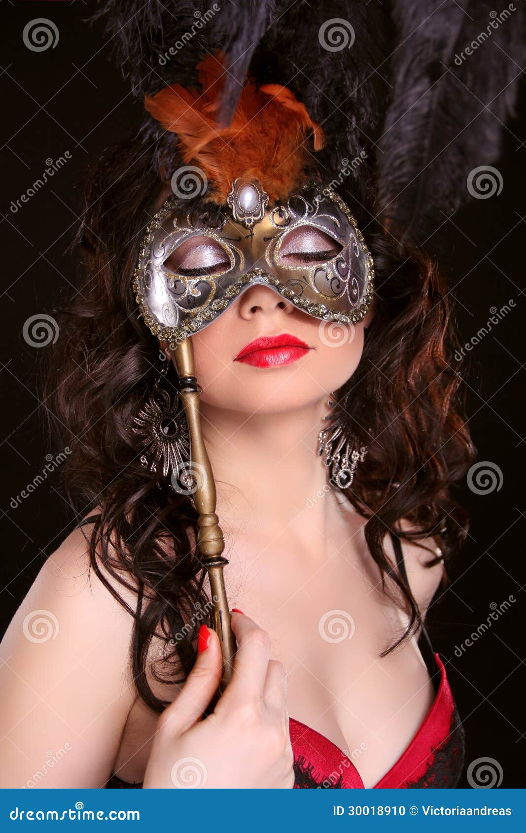 Travestimento. Donna Sexy Con La Maschera Di Carnevale Sul Fronte  Fotografia Stock - Immagine di lusso, bellezza: 30018910