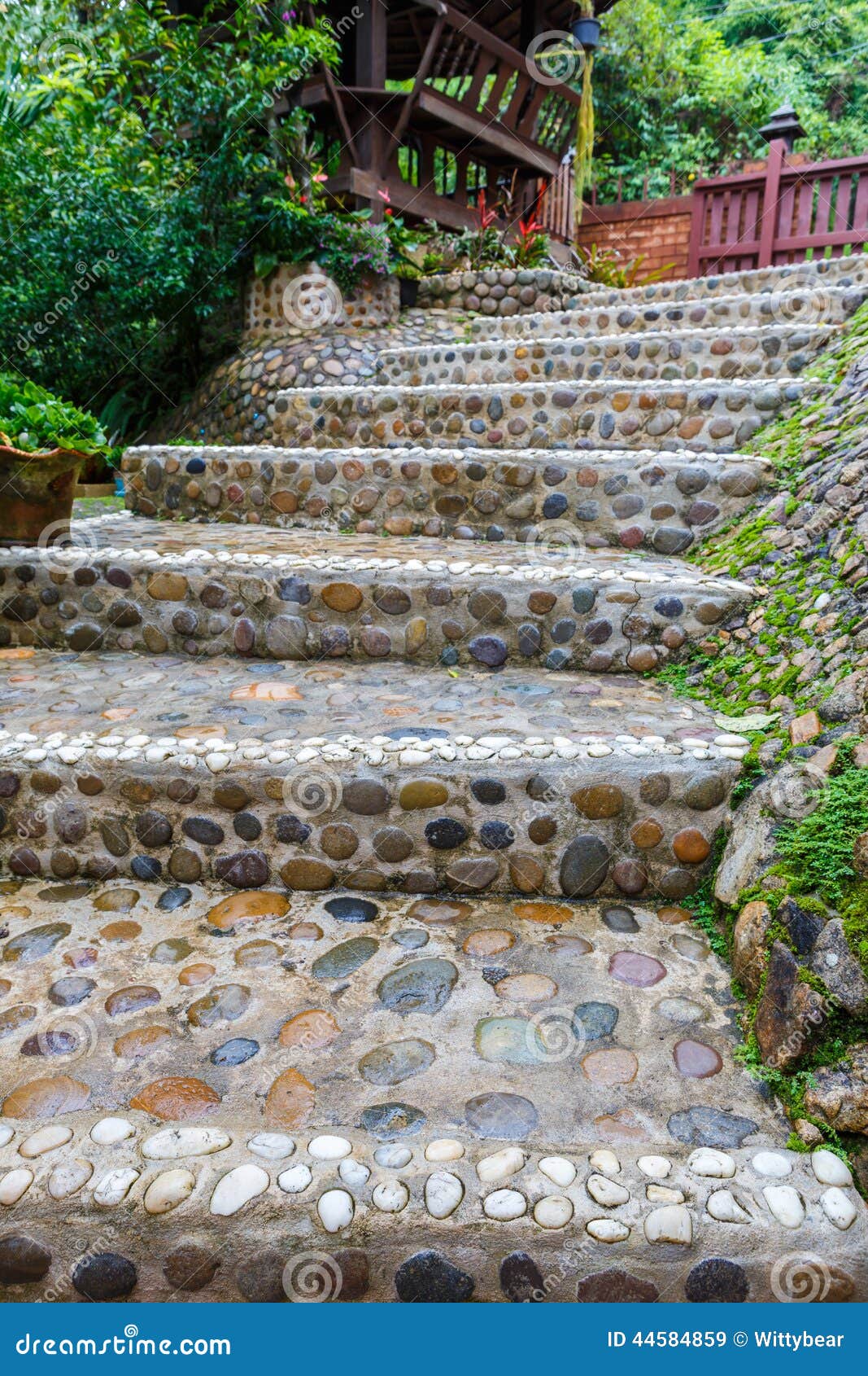 Trayectoria De Piedra De Las Escaleras En Jardin Imagen De Archivo Imagen De Jard Bosque 44584859
