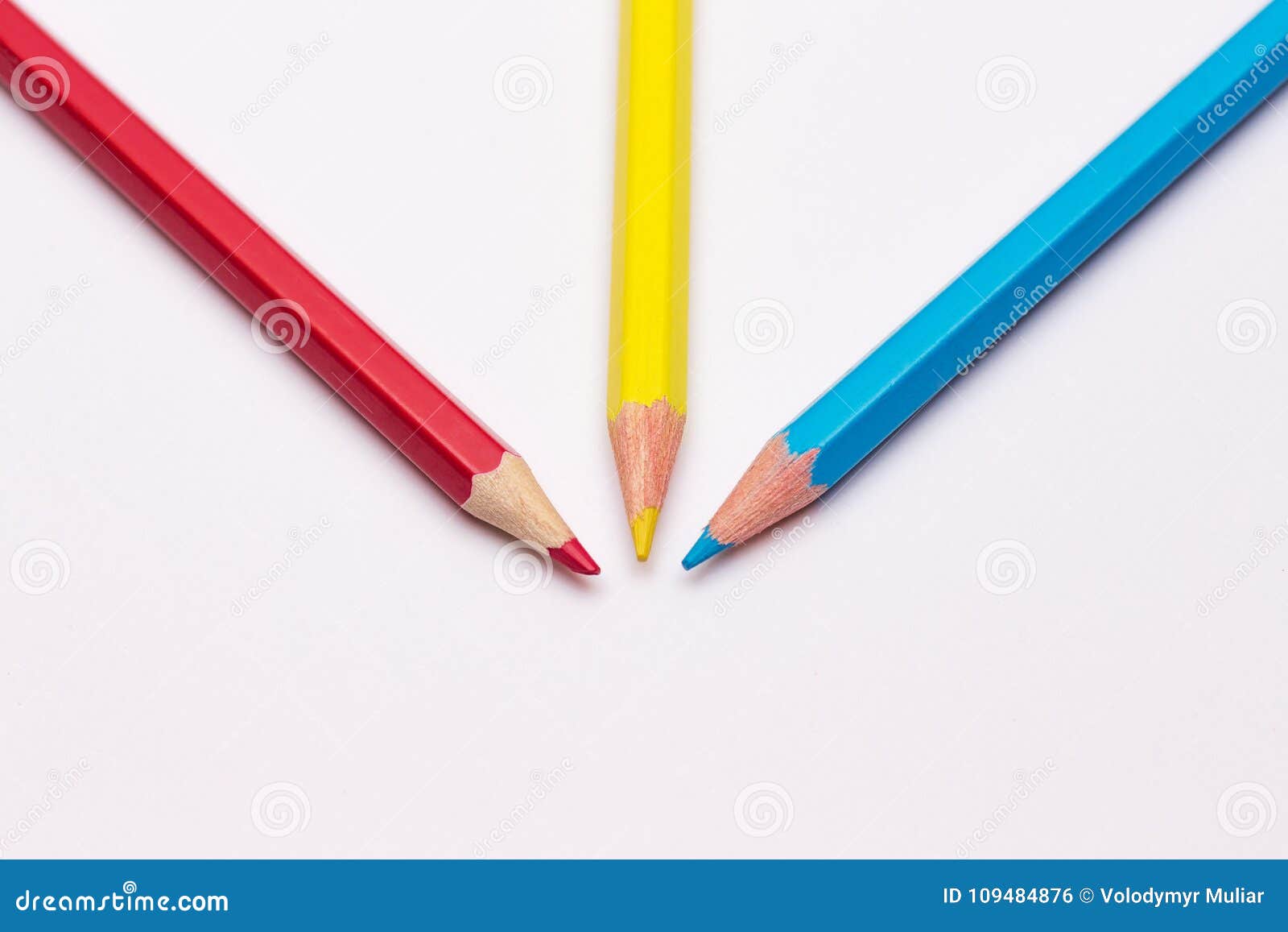 Tre Matite Di Giallo, Di Rosso E Di Blu, Il Colors_ Primario Fotografia  Stock - Immagine di disegno, penna: 109484876
