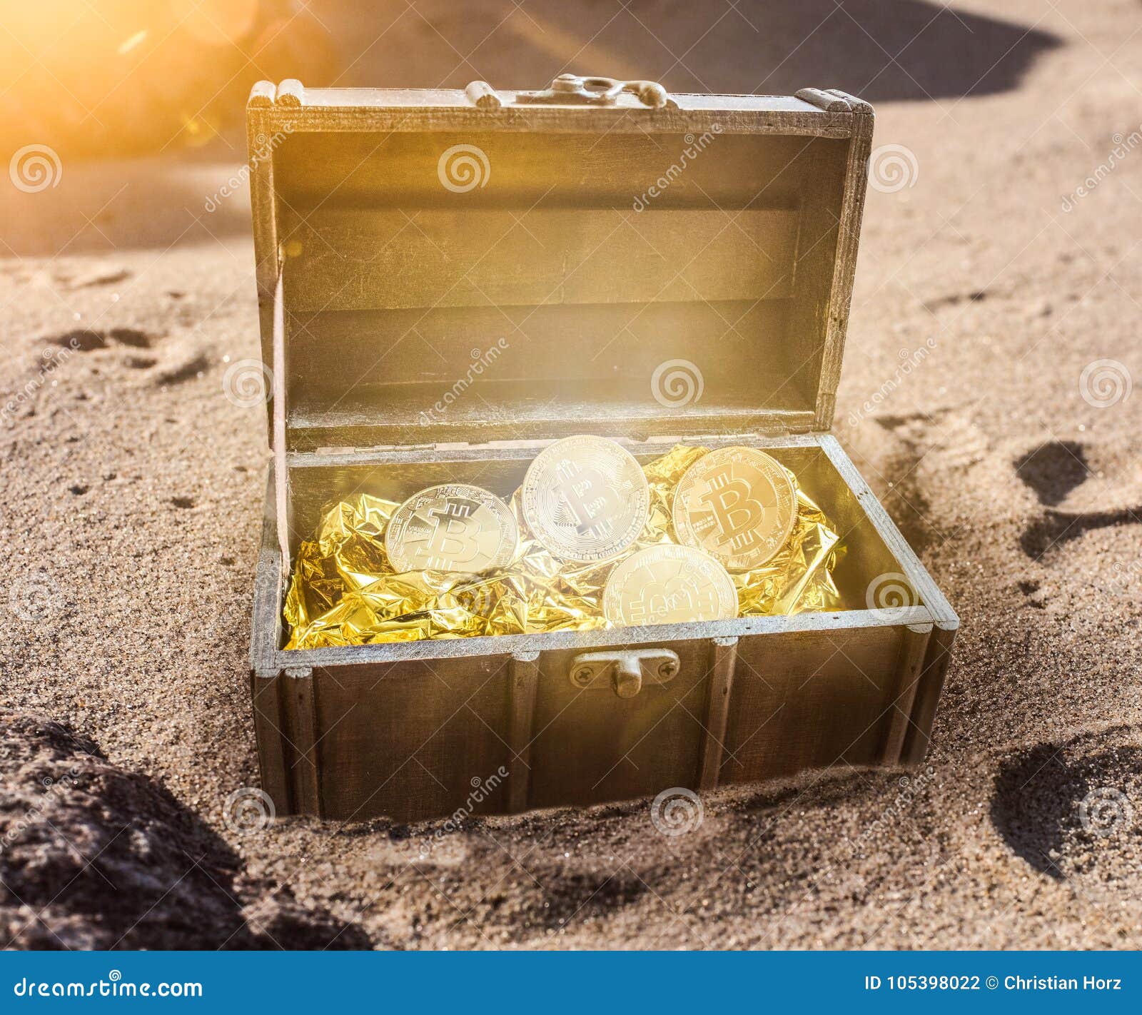 6,181 Golden Chest Stock Photos - Free & Royalty-Free Stock Photos from  Dreamstime