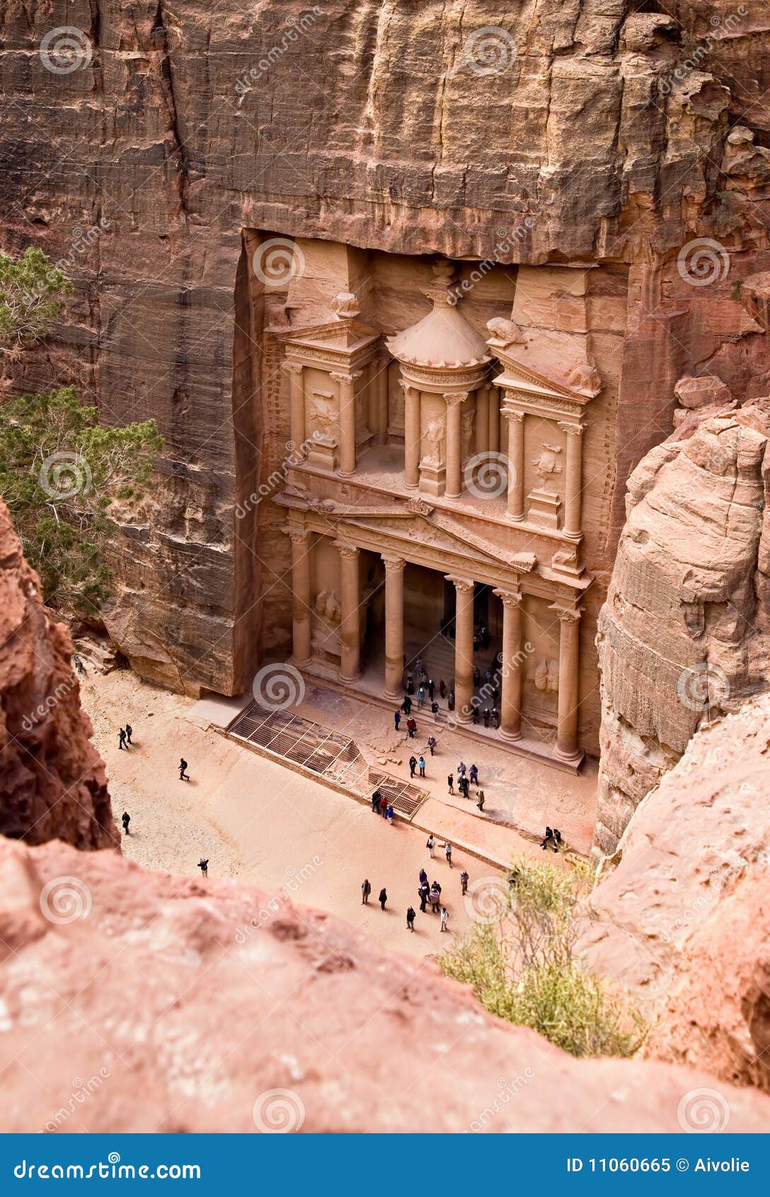 the treasury. ancient city of petra, jordan