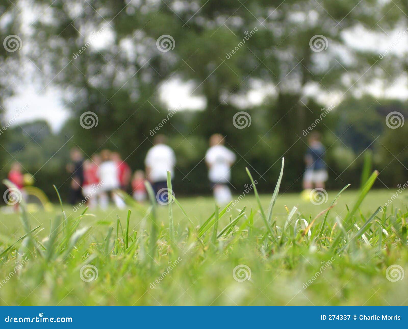 Futebol Treinamento Amigos Andando Campo Após Treino Jogo Jogo Futebol  fotos, imagens de © PeopleImages.com #616885352