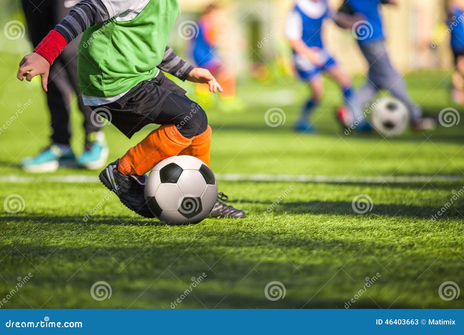 Futebol Treinamento Amigos Andando Campo Após Treino Jogo Jogo Futebol  fotos, imagens de © PeopleImages.com #616885352