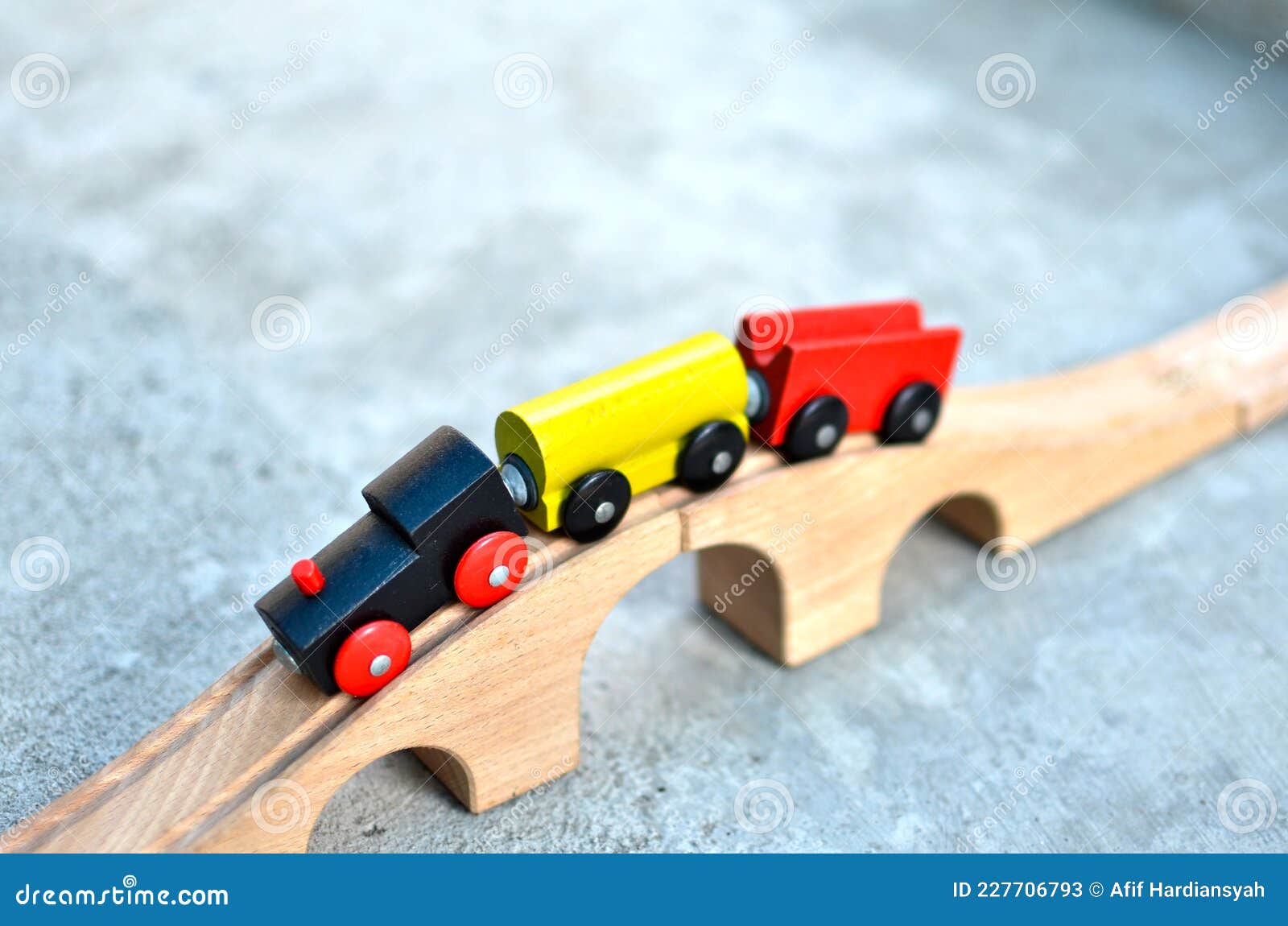 Trem de Madeira - Brinquedo Educativo