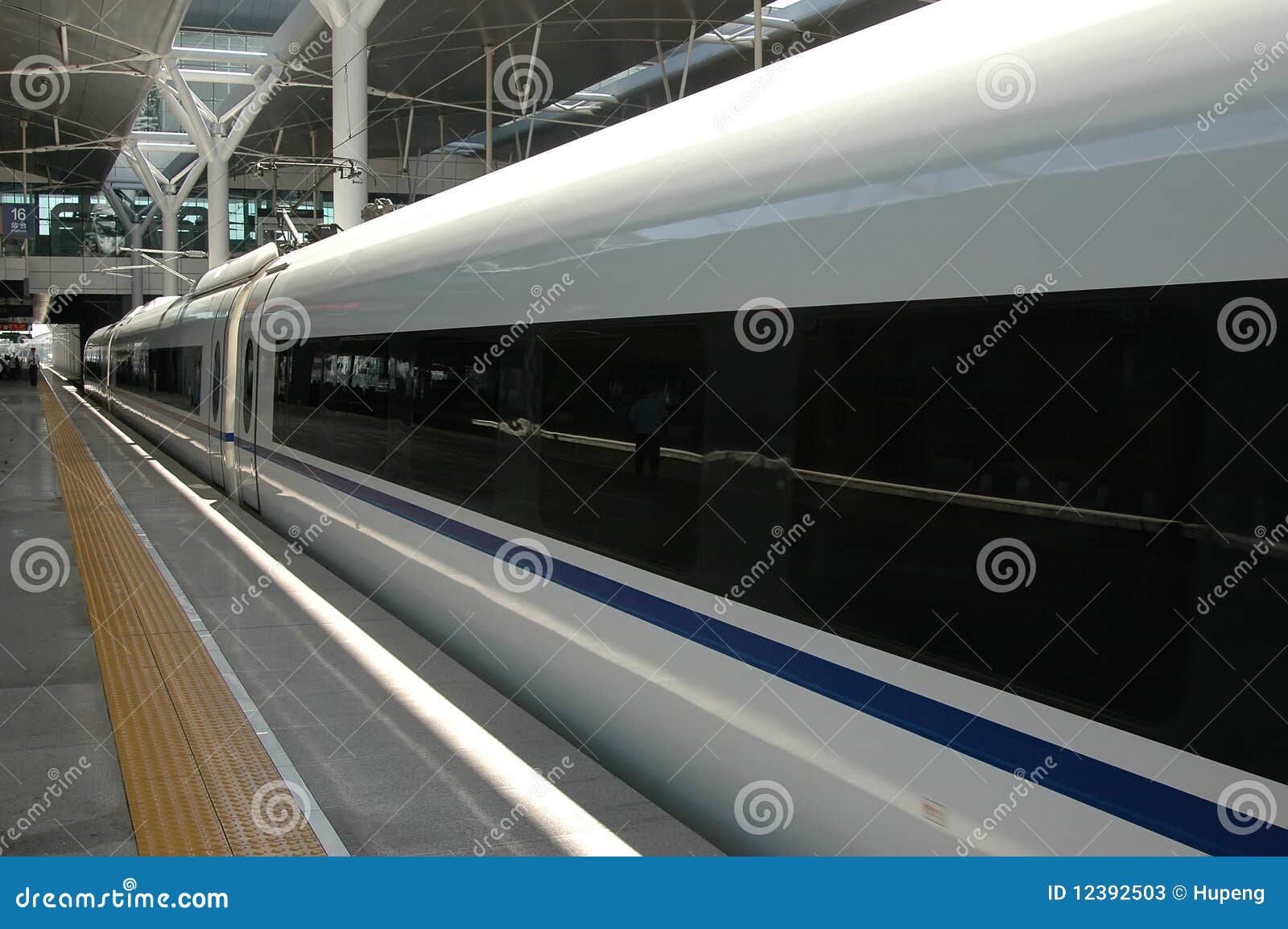 Tren De Alta Velocidad De China Imagen de archivo Imagen de tren