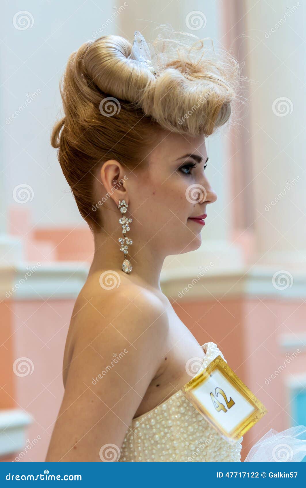 Trends in Wedding Hairstyles Editorial Photography - Image of model, cute:  47717122