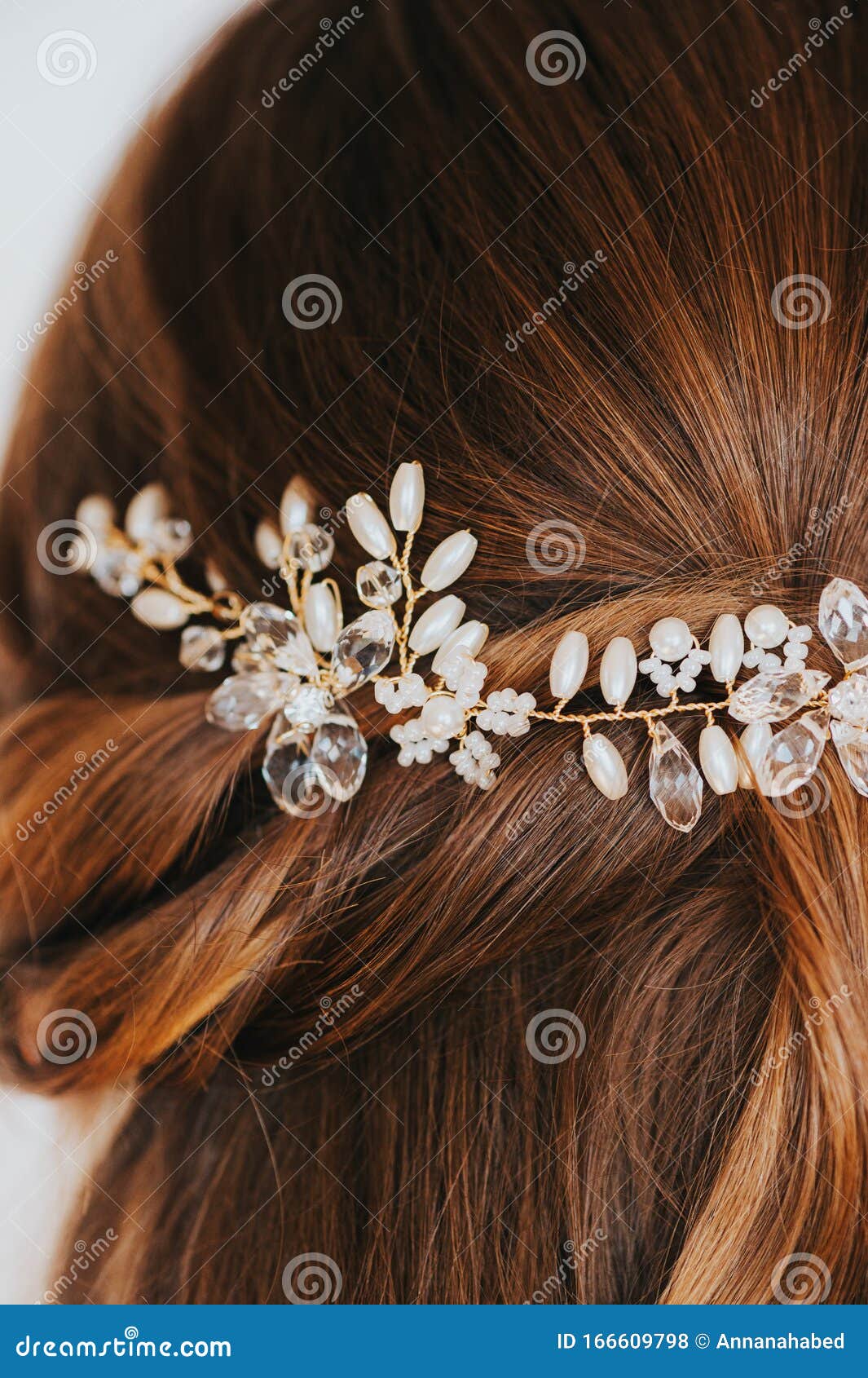 Benadering Slapen ondanks Trendy Bridal Hairstyle with Beautiful Accessoires Stock Photo - Image of  accessory, beauty: 166609798