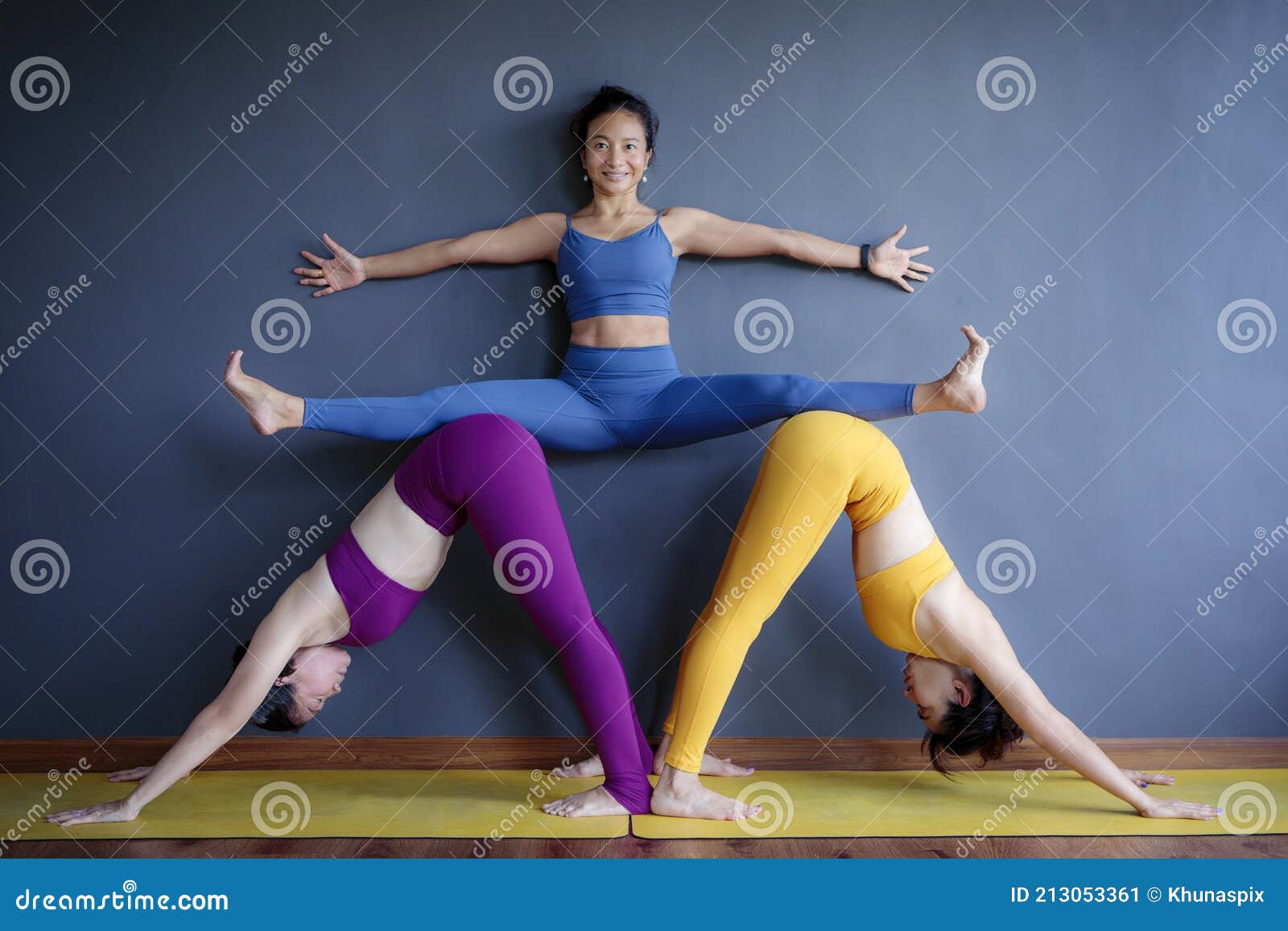 apertura Aptitud béisbol Tres Asiática Mujer Haciendo Pose De Yoga En Casa Estudio Imagen de archivo  - Imagen de aptitud, activo: 213053361