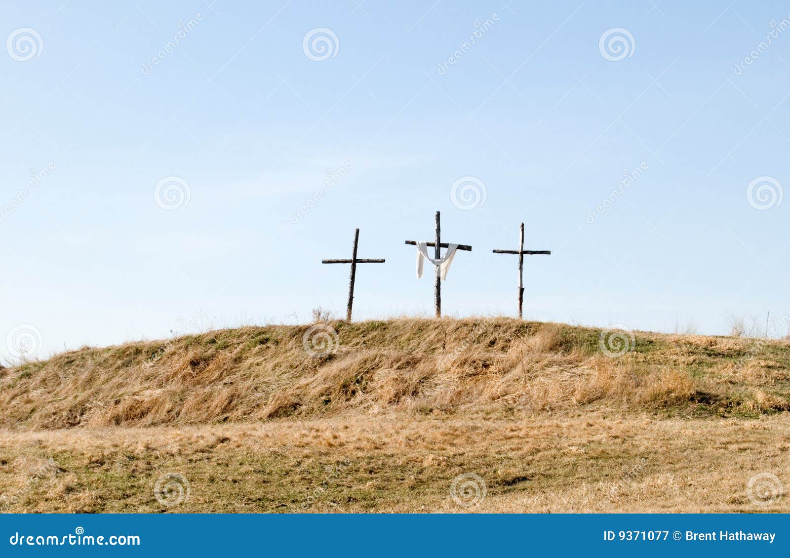 Tres cruces en la cumbre que simboliza la crucifixión
