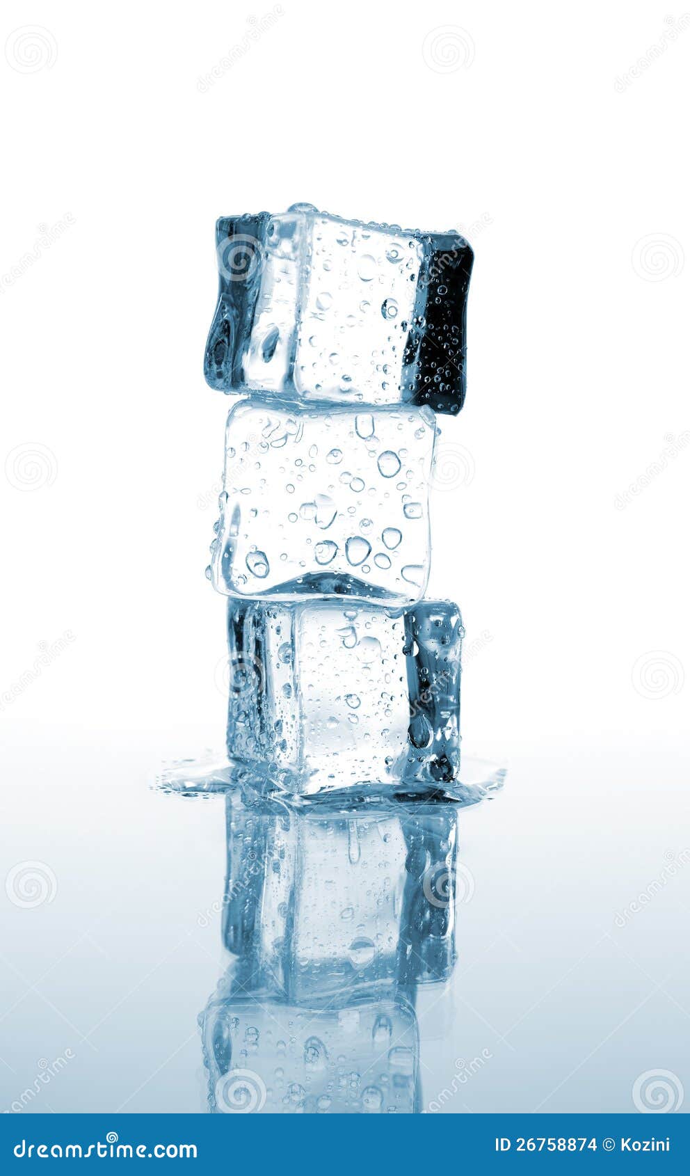 Tres Cubos De Hielo Empilados Foto de archivo - Imagen de helada