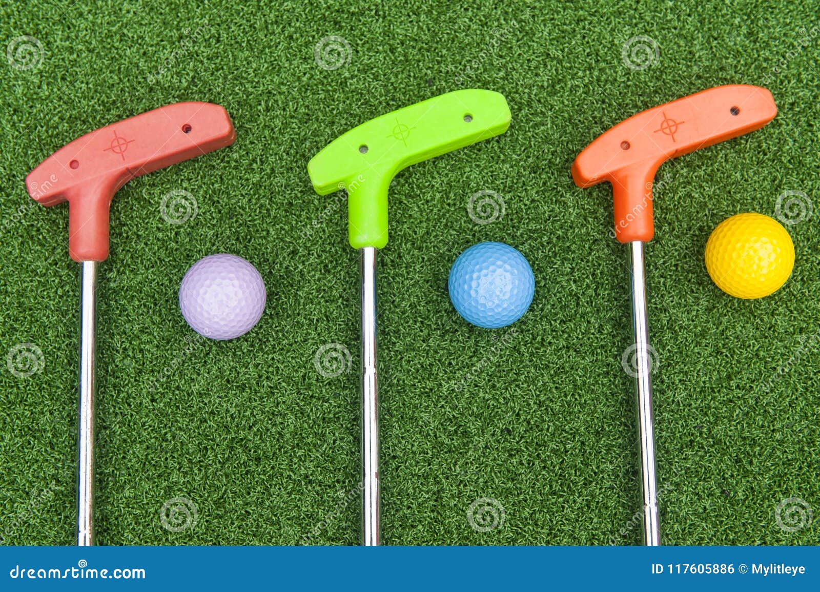 Tres Mini Golf Clubs with Balls Foto de archivo Imagen de afuera