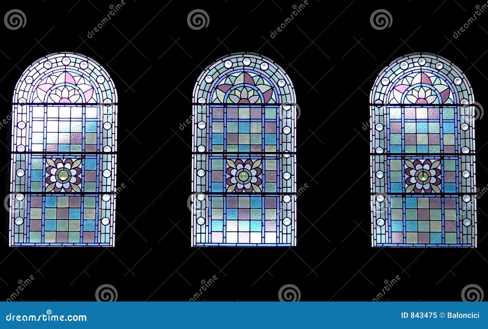 Tres Ventanas De La Iglesia Imagen de archivo - Imagen de diferente, tres: 843475 Tres Ventanas De La Iglesia Imagen de archivo - Imagen de diferente, tres: 843475