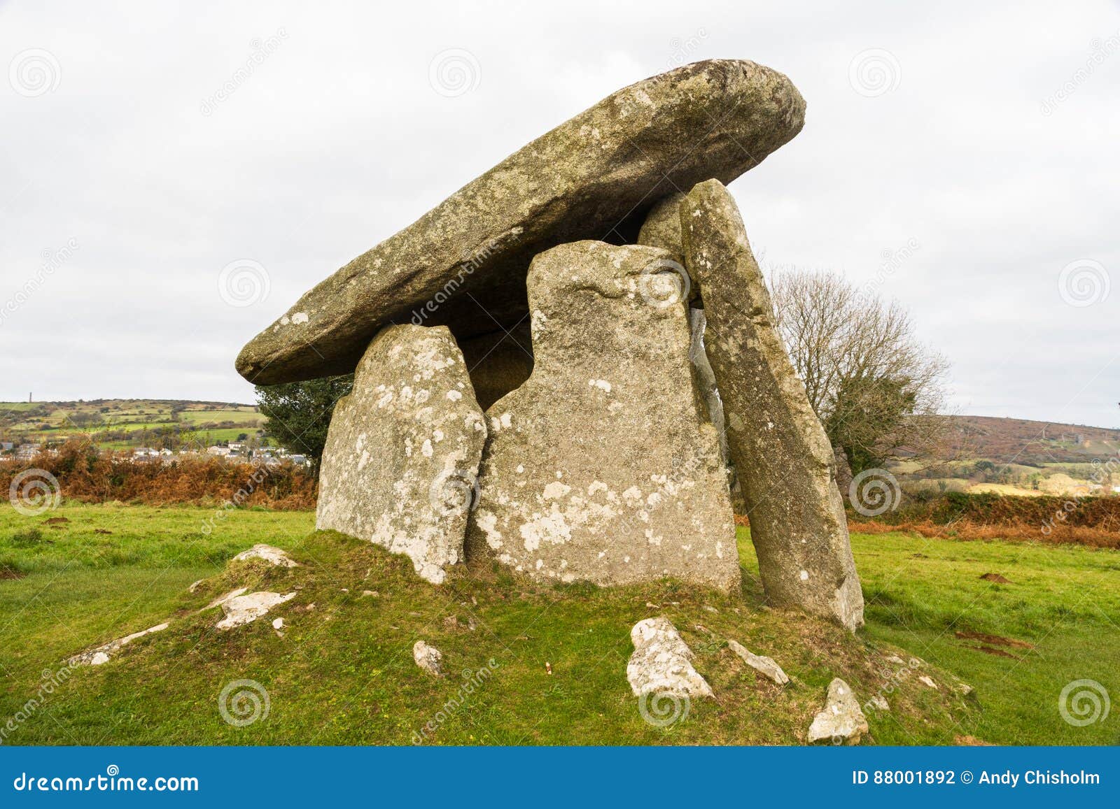 trethevy quoit megalithic tomb in cornwall