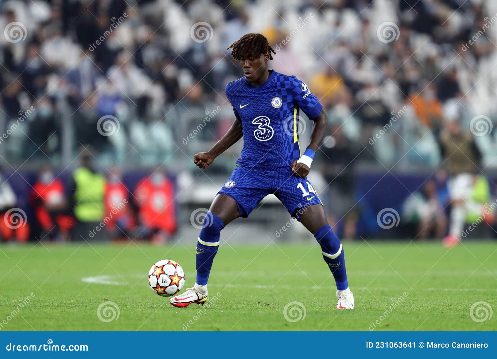 September 12, 2021, London, United Kingdom. The emblem of the Chelsea F.C.  football club on the background of a modern stadium Stock Photo - Alamy