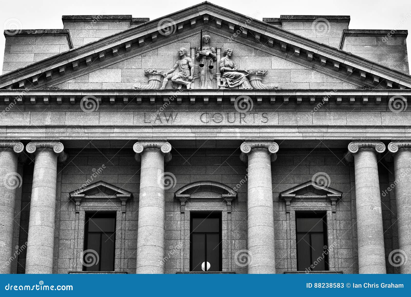 Tribunali immagine stock. Immagine di colonne, costruzione 88238583