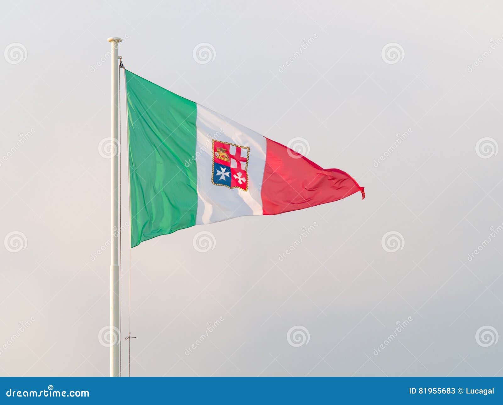 Tricolour Dreieckige Flagge Der Italienischen Republik Flatternd In Stockbild Bild Von Tricolour Flatternd