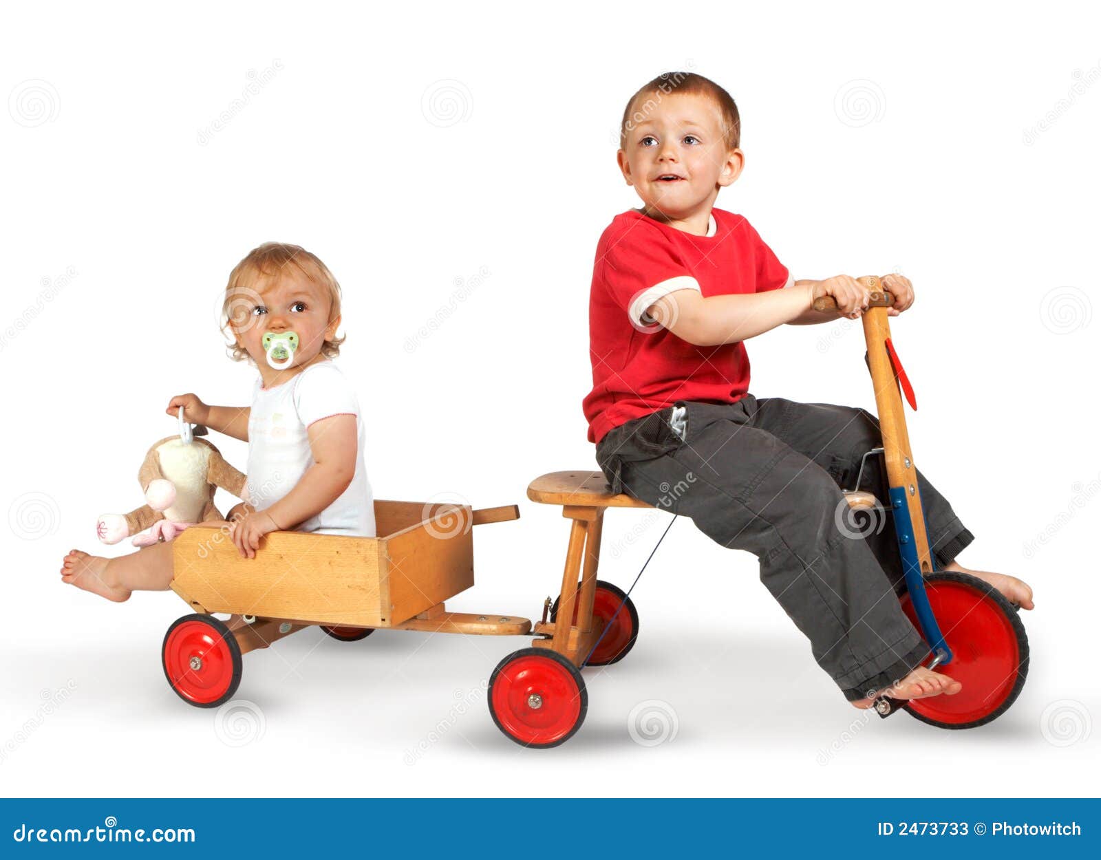 Tricycle image stock. Image du mignon, siblings, enfant 2473733