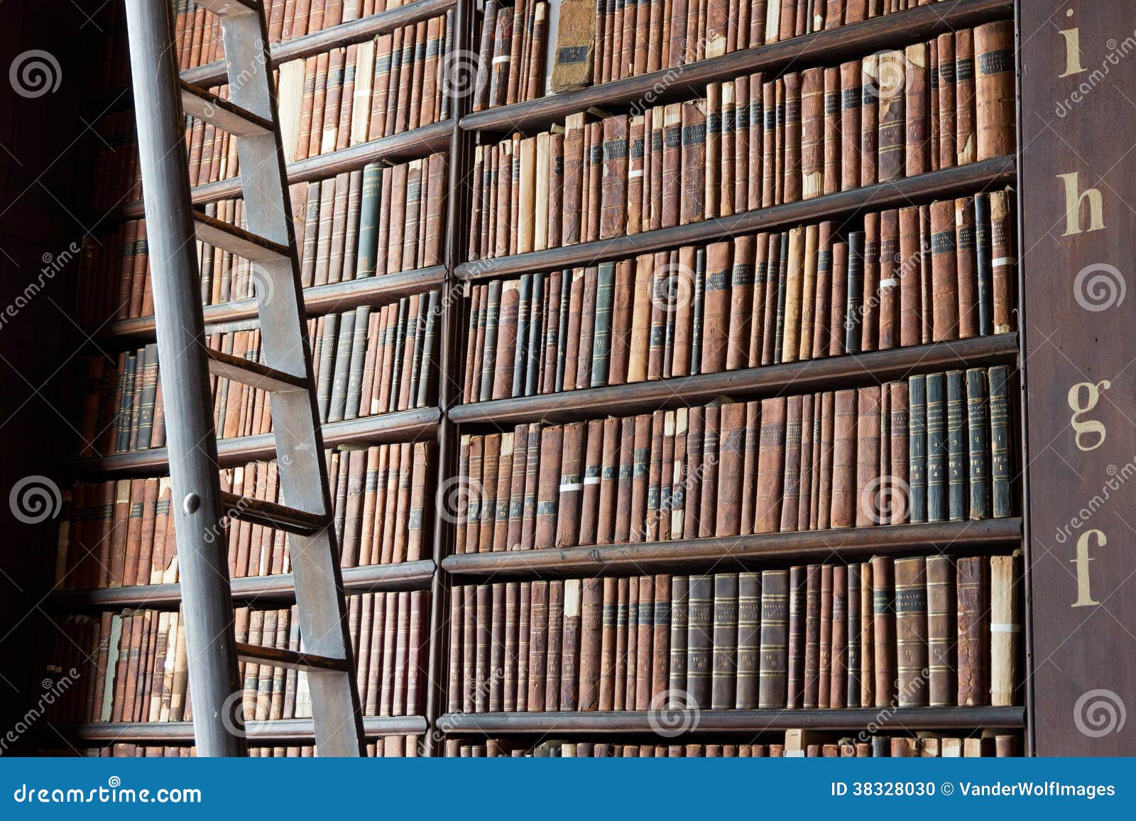 Trinity College Library editorial image. Image of ancient - 38328030
