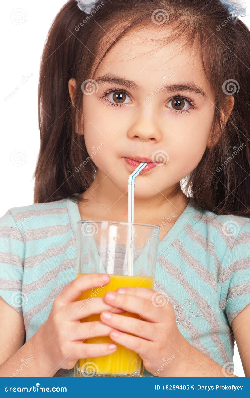 маленькая девочка пьет сперму фото 8
