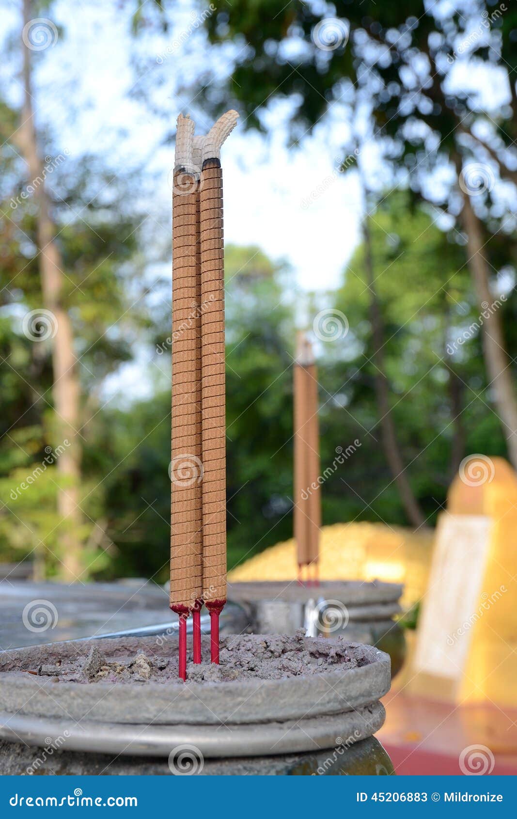 triple chiese joss stick