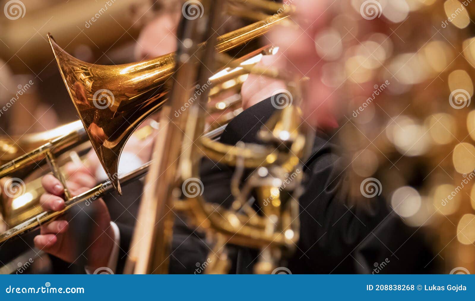 Moc idéias saxofone menina concerto violinista trompetista músico