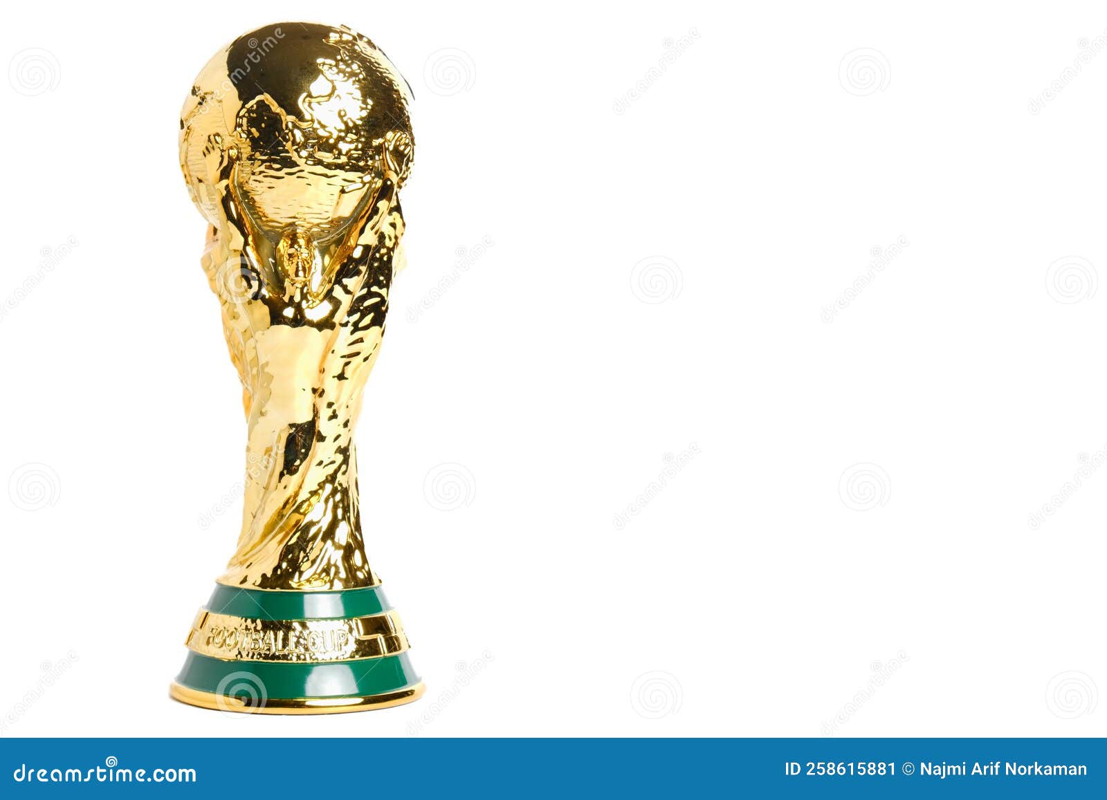 Trophée De La Coupe Du Monde Fifa Sur Fond Blanc Photo éditorial