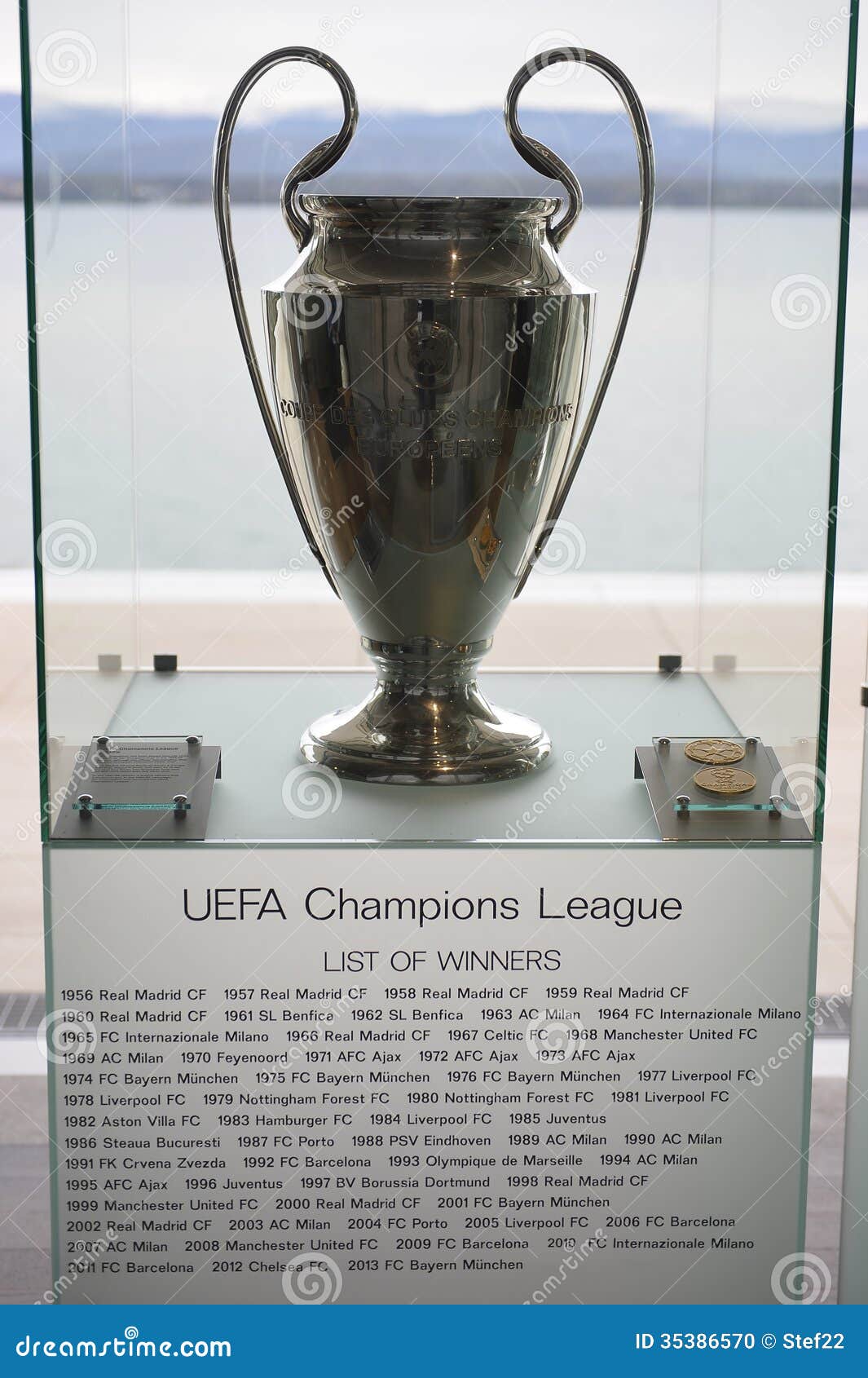 Trophée De Ligue De Champions D'UEFA Image éditorial - Image du manchester,  forêt: 35386570