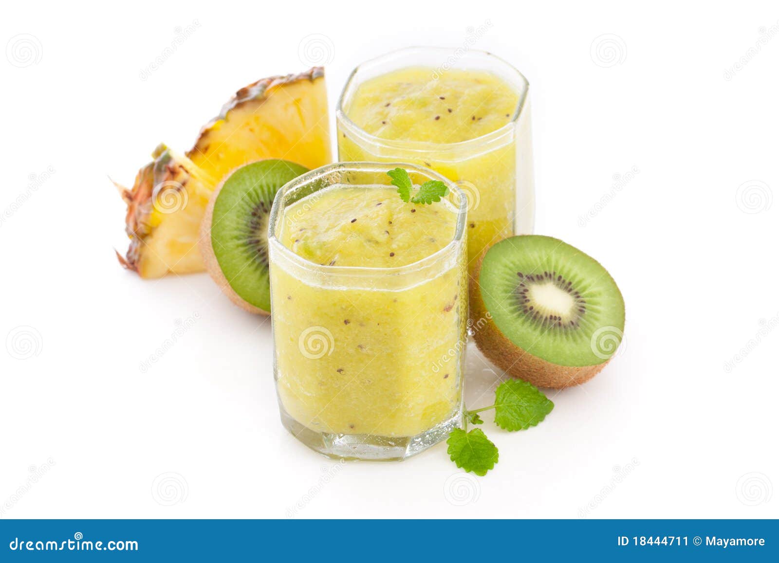 Tropischer Smoothie stockbild. Bild von kiwi, saft, smoothie - 18444711