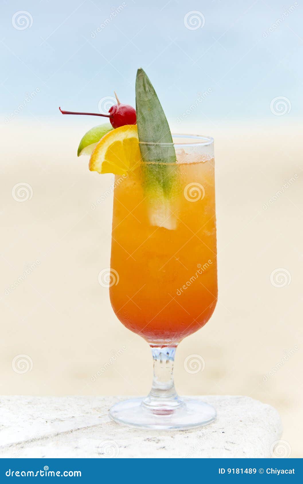 Tropisches Cocktail Durch Das Karibische Meer Stockbild - Bild von ...