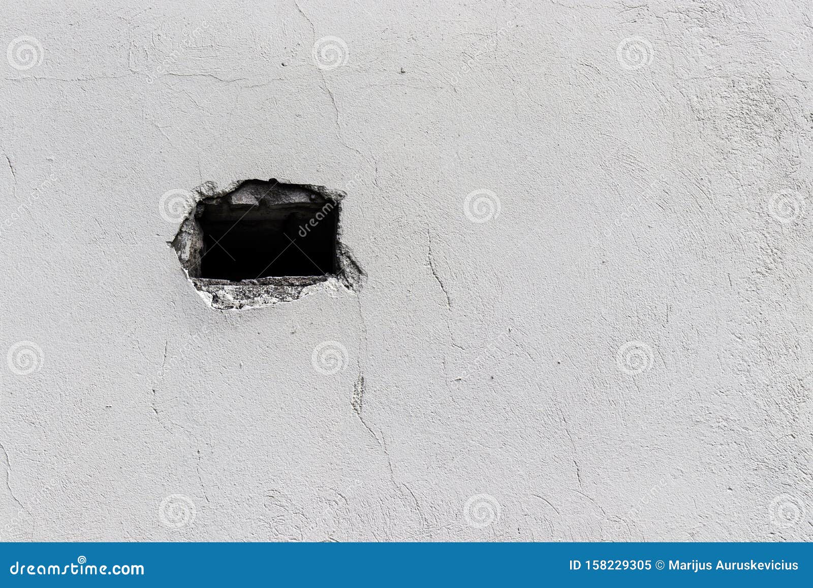 Trou Dans Le Mur En 3 Lettres Trou dans le mur image stock. Image du danger, crevasse - 158229305